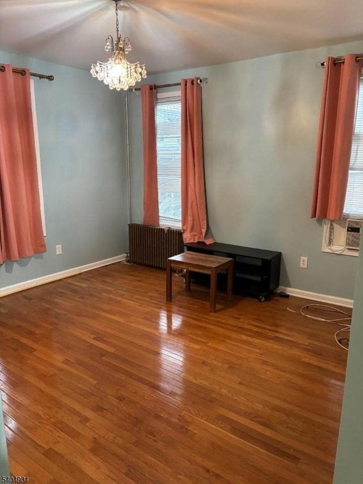 160 N 16th St - Photo 5 of 9