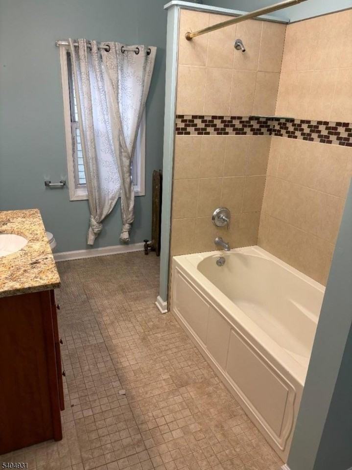 160 N 16th St - Photo 7 of 9