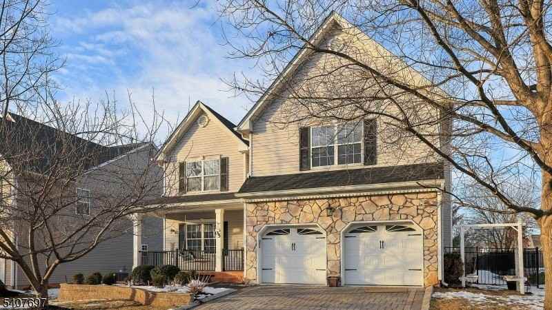 35 Reinhart Way - Photo 2 of 33