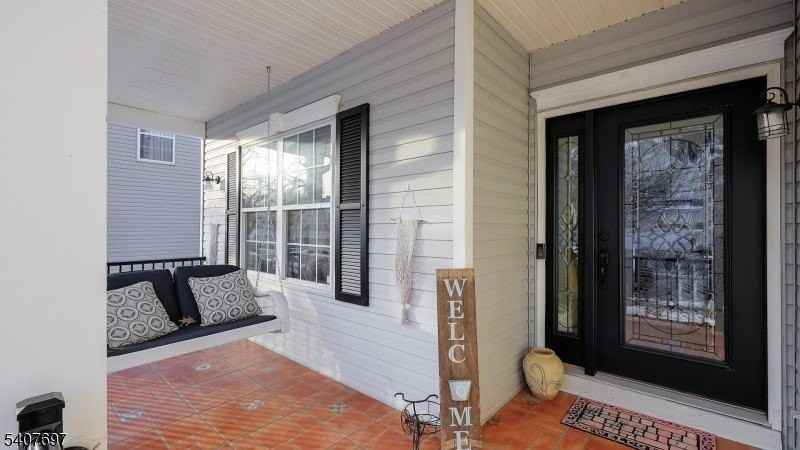 35 Reinhart Way - Photo 3 of 33