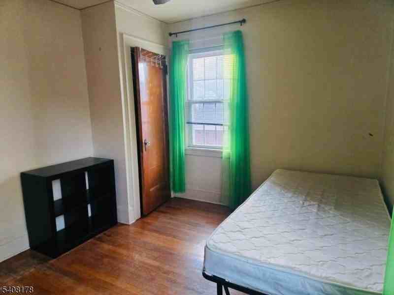 94 Woodbine Ave - Photo 5 of 6