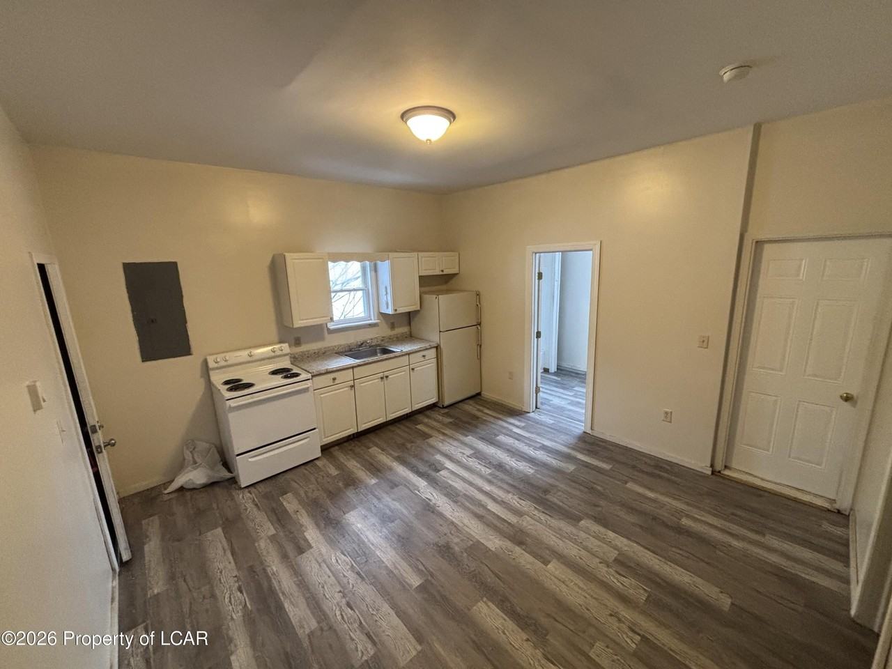 381 Main Rd - Photo 2 of 9