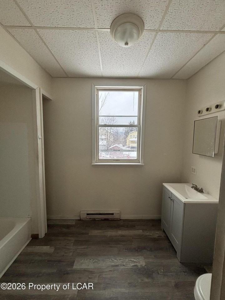 381 Main Rd - Photo 4 of 9