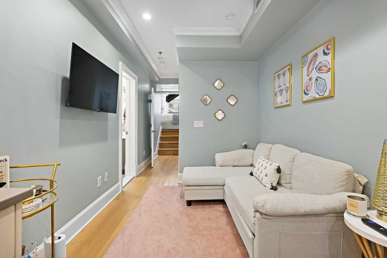 529 Jefferson St #4 - Photo 2 of 12