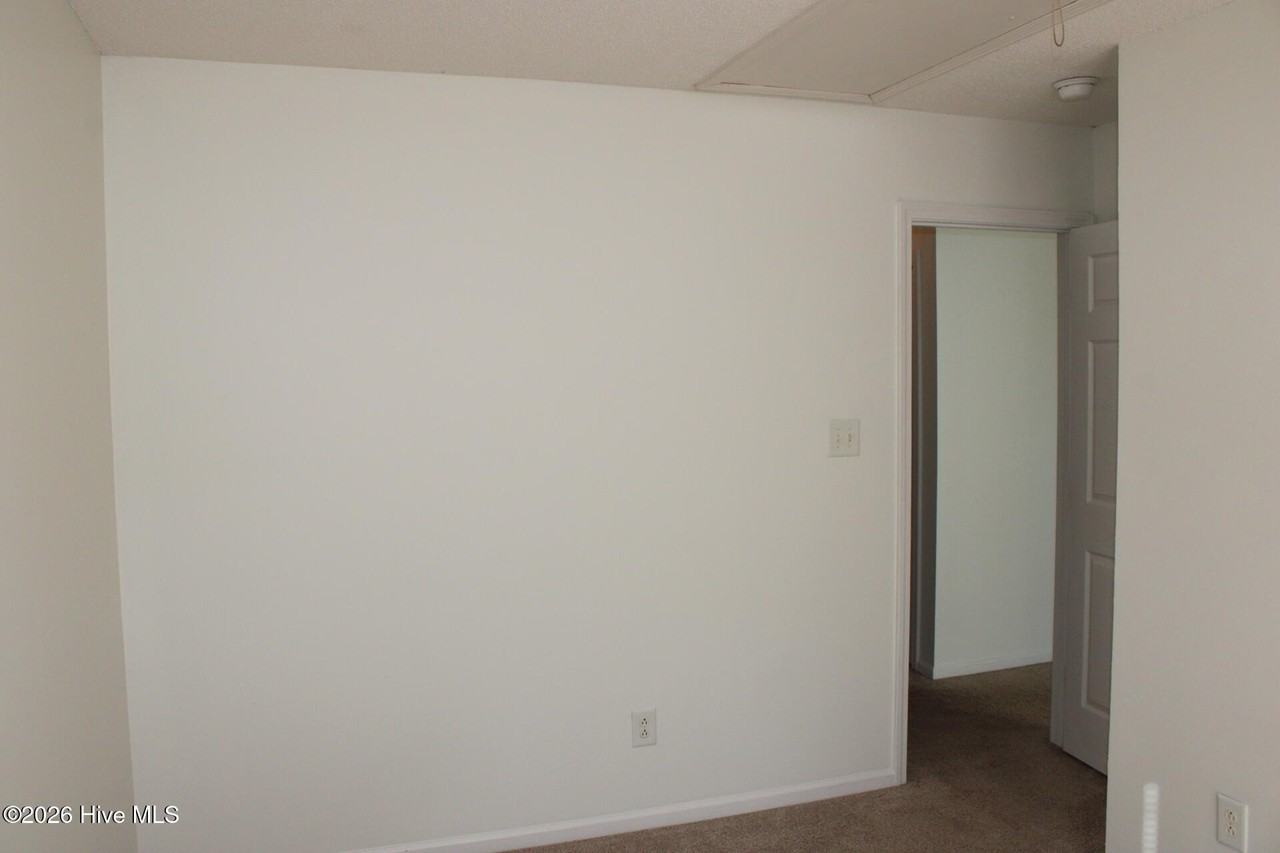 121 Jerrett Ln - Photo 4 of 9