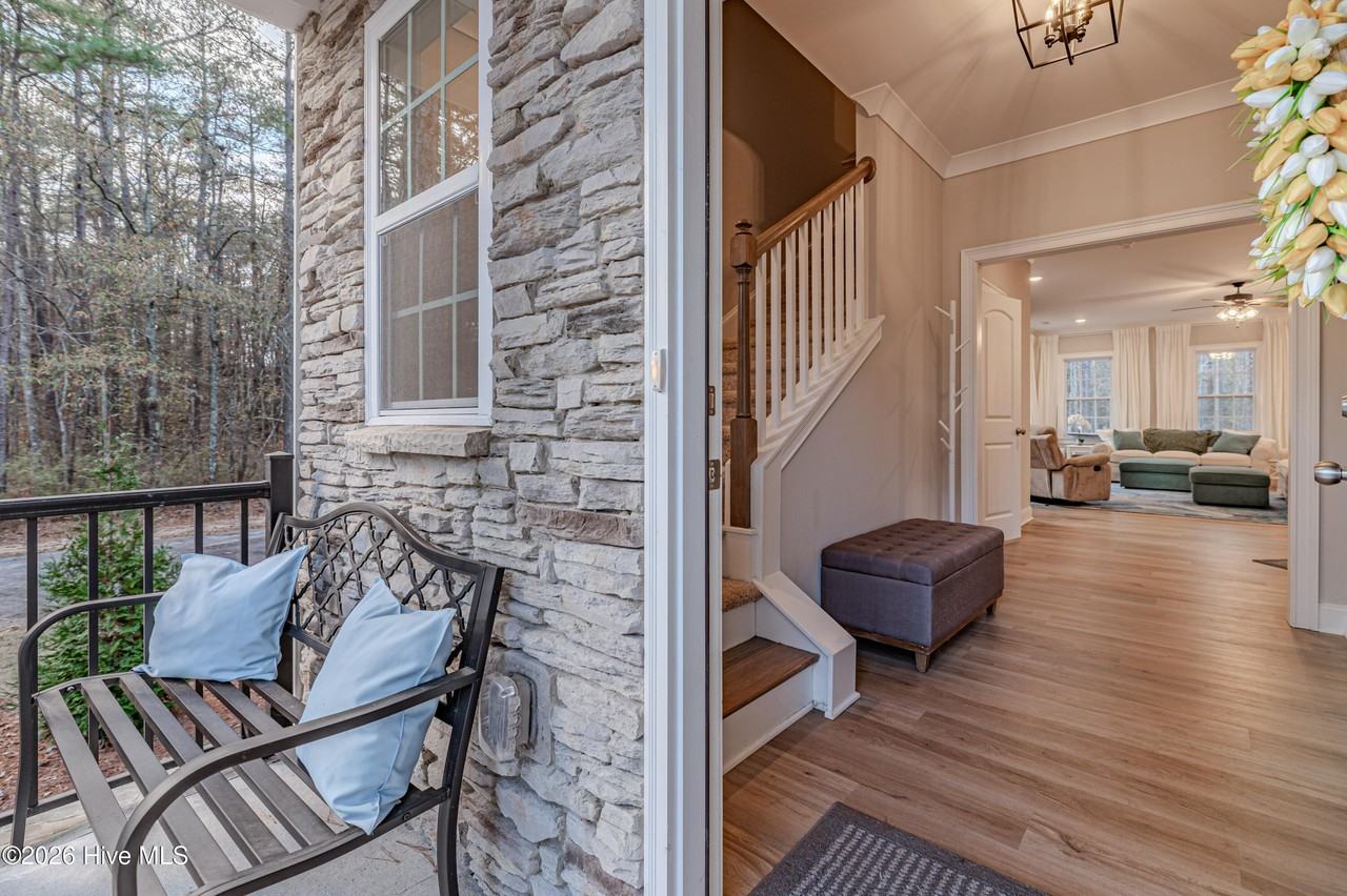 760 Daphne Ln - Photo 4 of 29