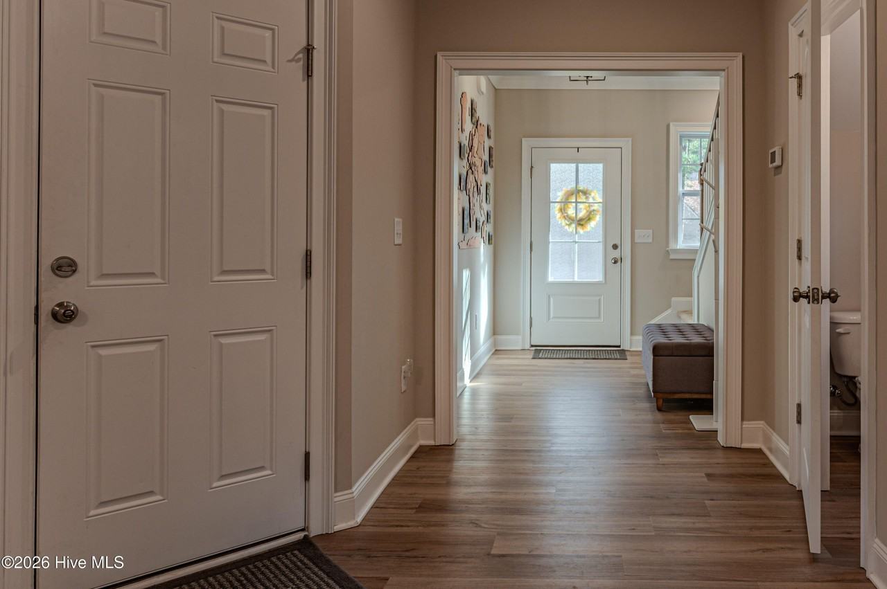 760 Daphne Ln - Photo 5 of 29