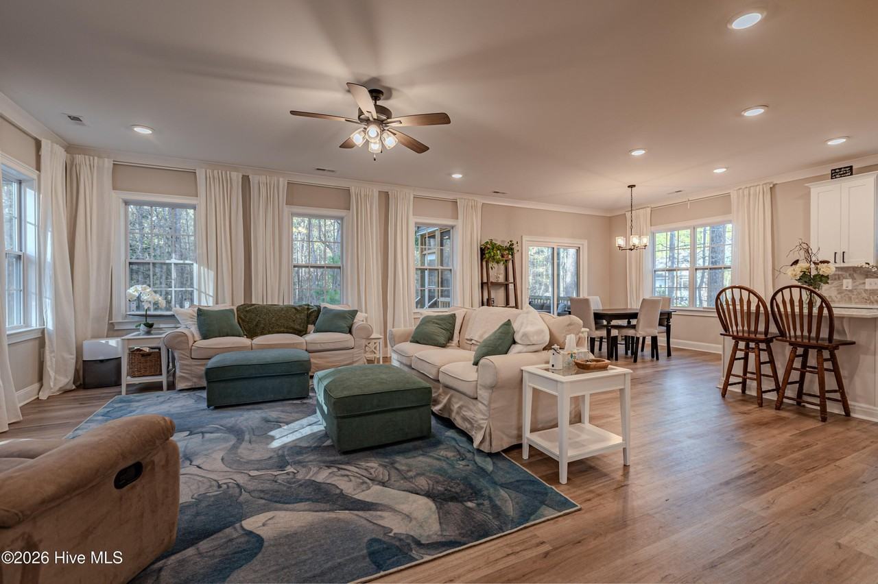 760 Daphne Ln - Photo 6 of 29