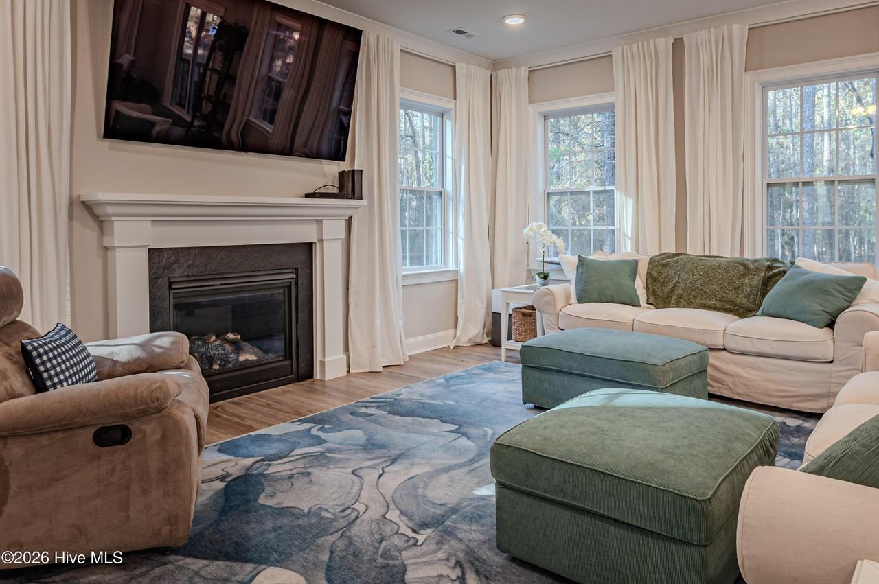 760 Daphne Ln - Photo 7 of 29