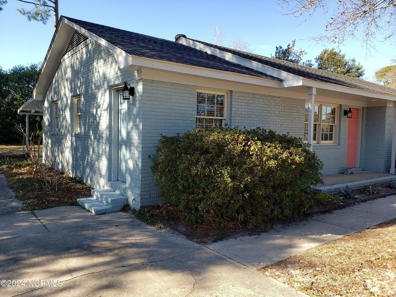 809 Shakespeare Dr - Photo 2 of 35