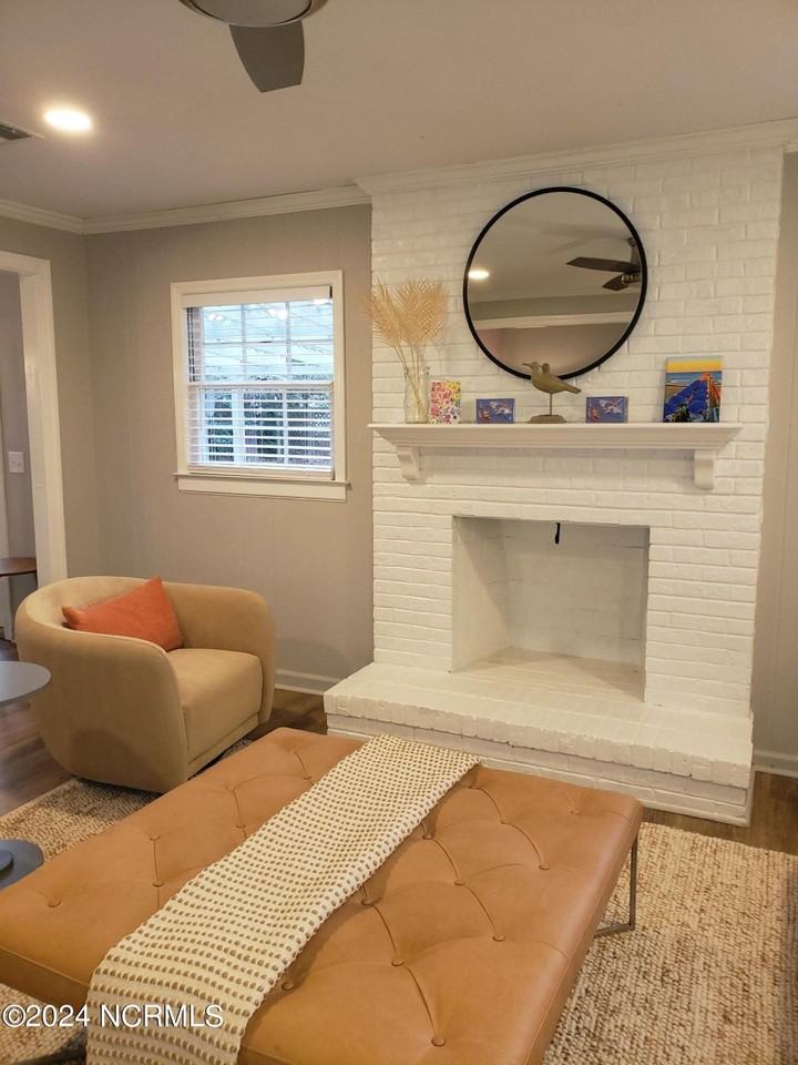 809 Shakespeare Dr - Photo 3 of 35