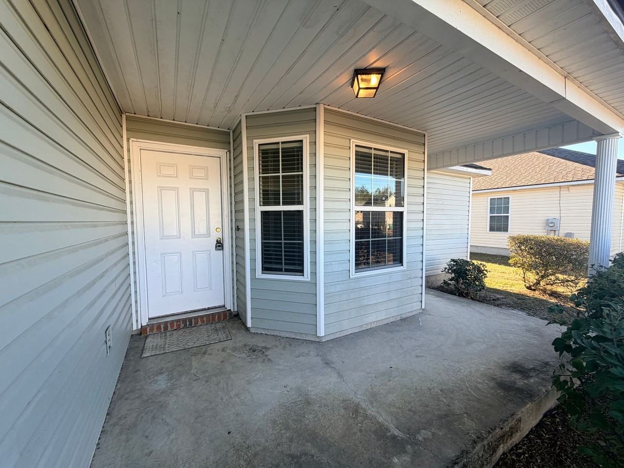 2728 Pineview Dr - Photo 2 of 29