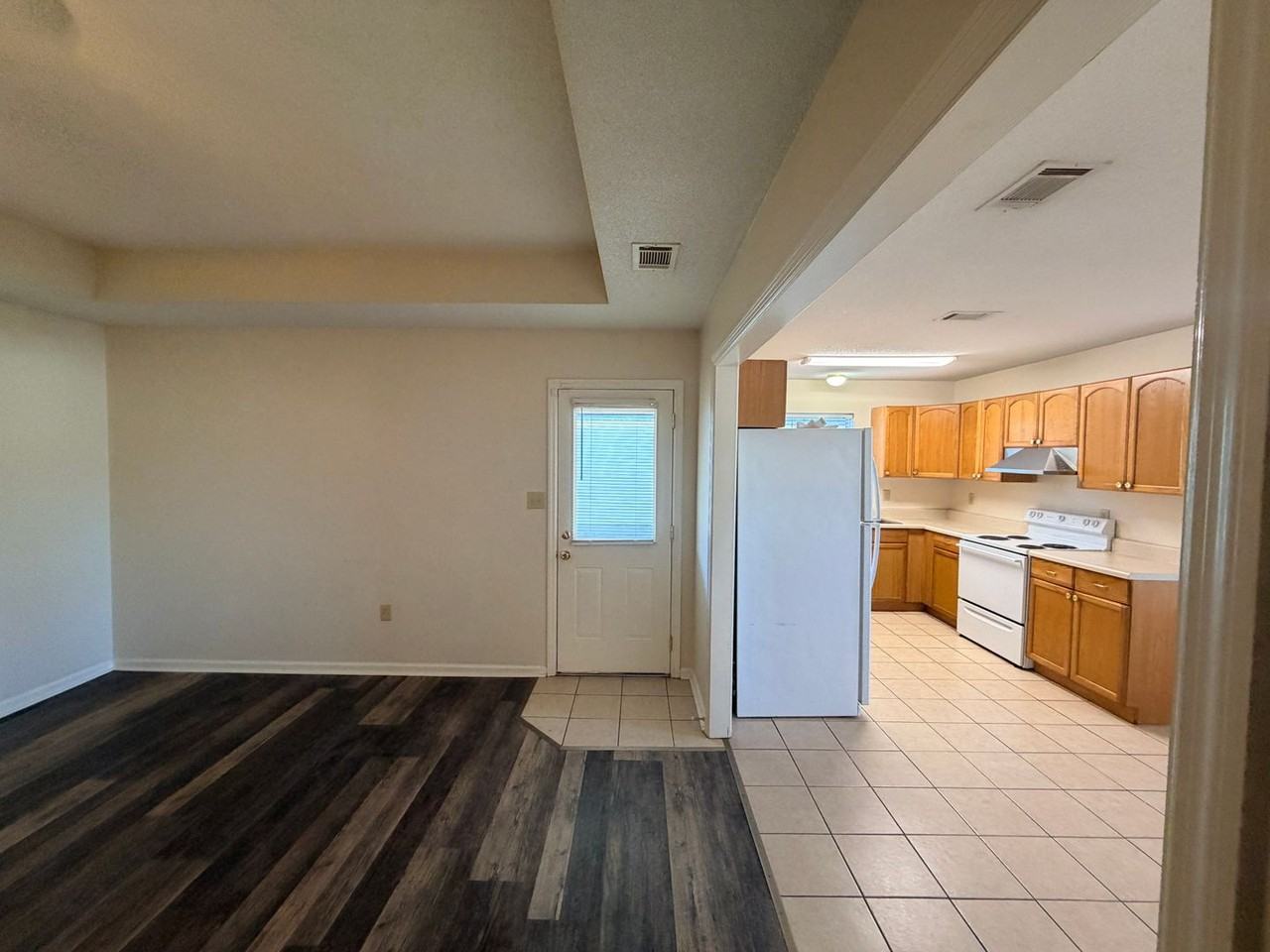 2728 Pineview Dr - Photo 5 of 29