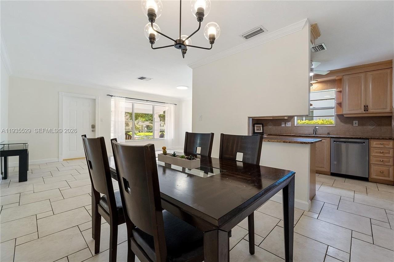 232 Se 6th St - Photo 2 of 41