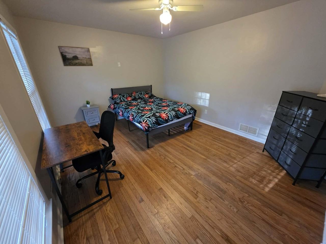 Glen Mora Dr - Photo 4 of 9