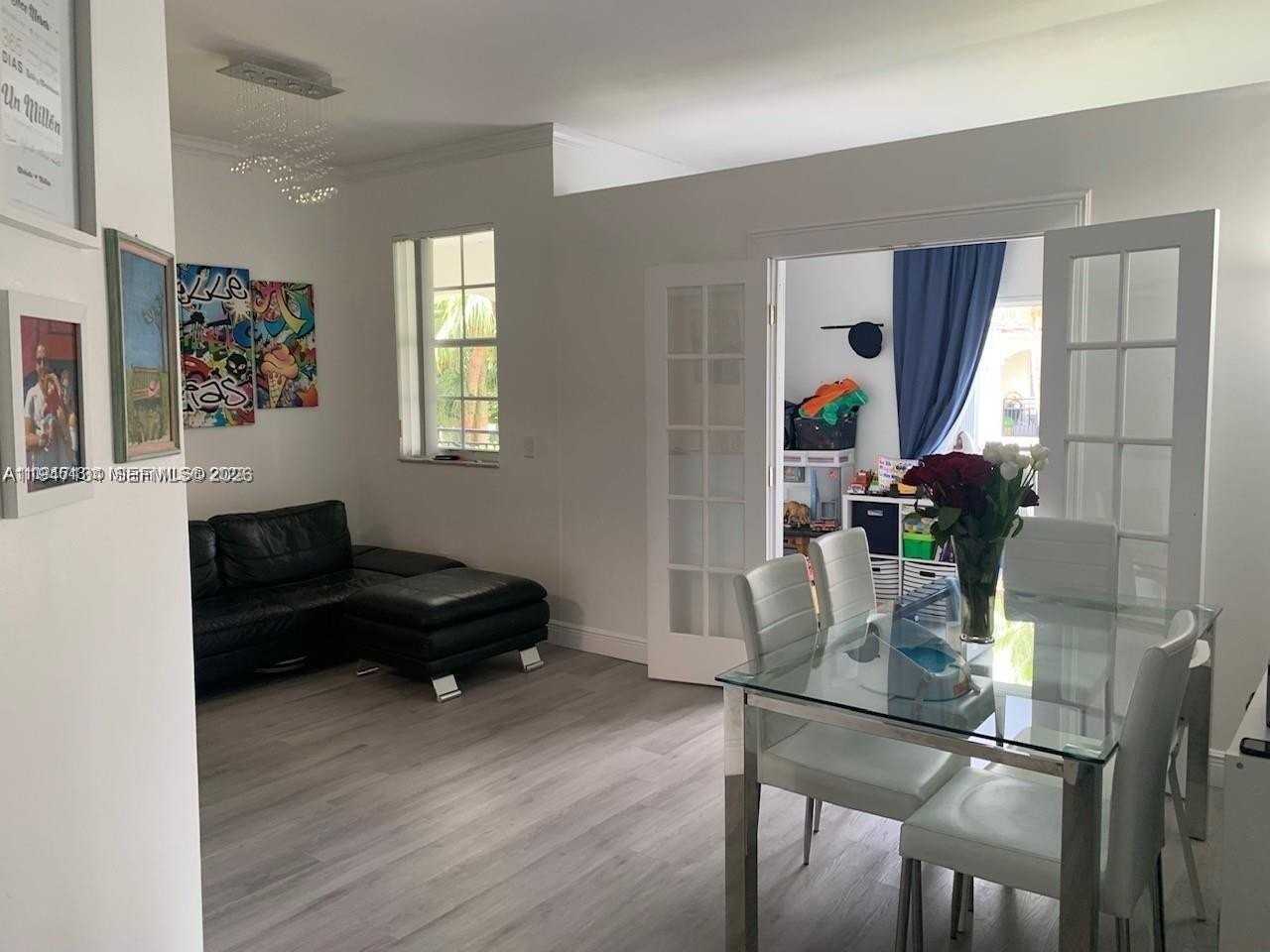 3245 Ne 184th St #13313