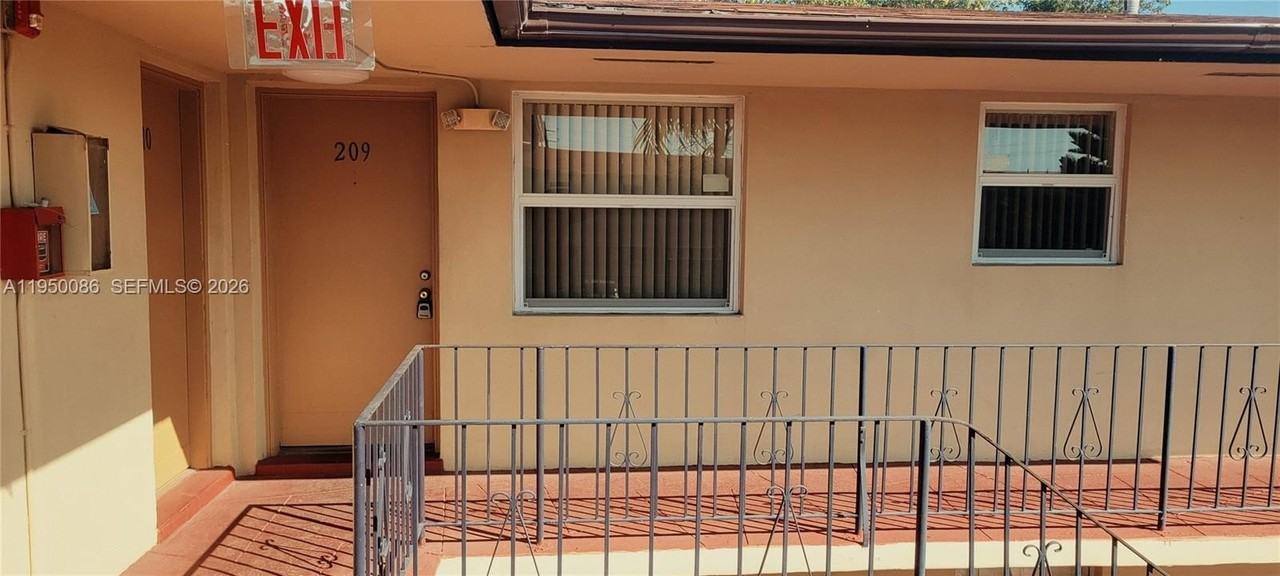 3905 Sw 78th Ct #209 - Photo 3 of 10