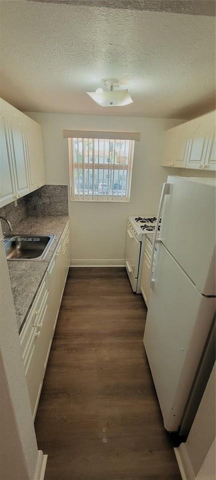 3905 Sw 78th Ct #209 - Photo 7 of 10