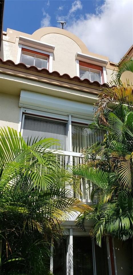 8620 Nw 3rd Ln #506-5 - Photo 2 of 15