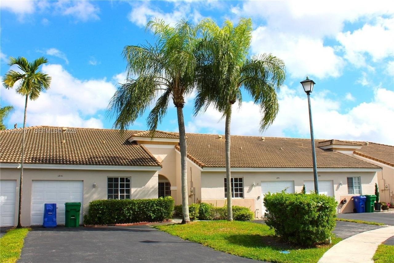 1841 Sw 116th Way #1841 - Photo 2 of 34