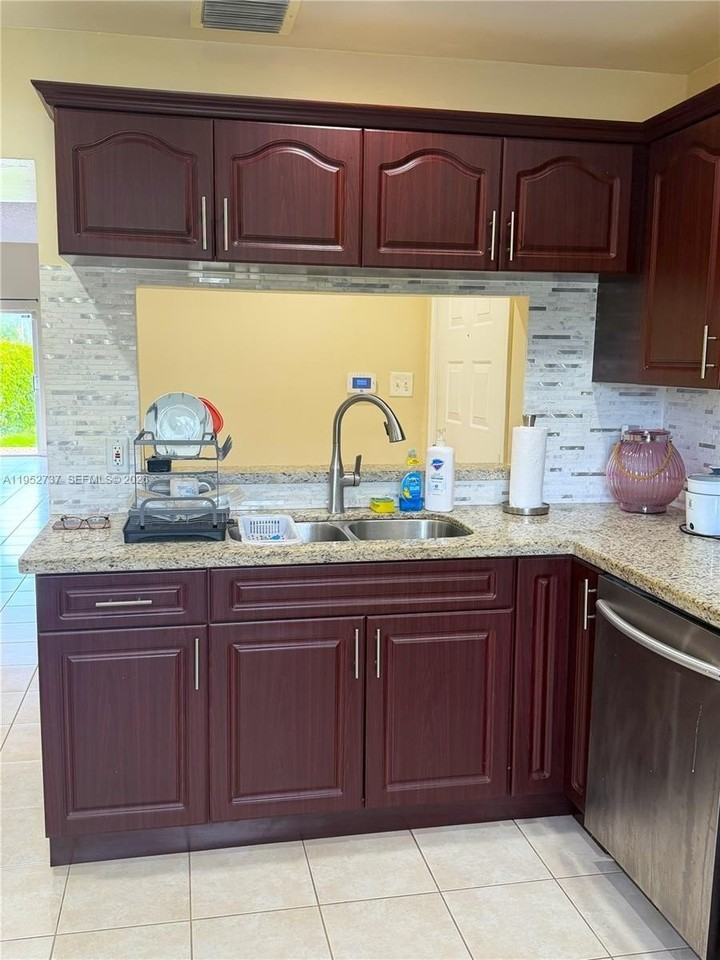 1841 Sw 116th Way #1841 - Photo 6 of 34