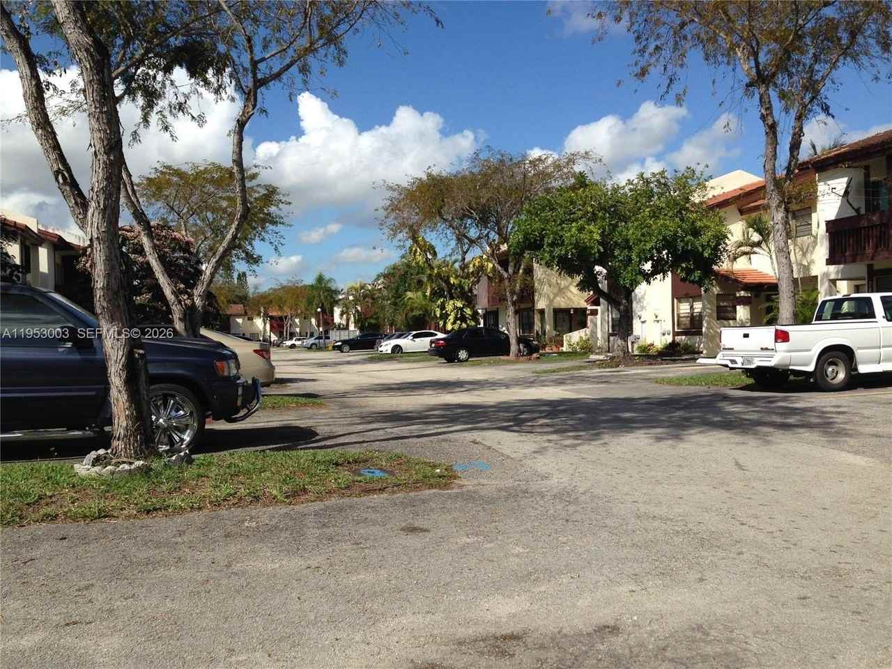 3864 Sw 52nd Ave #3864 - Photo 2 of 9