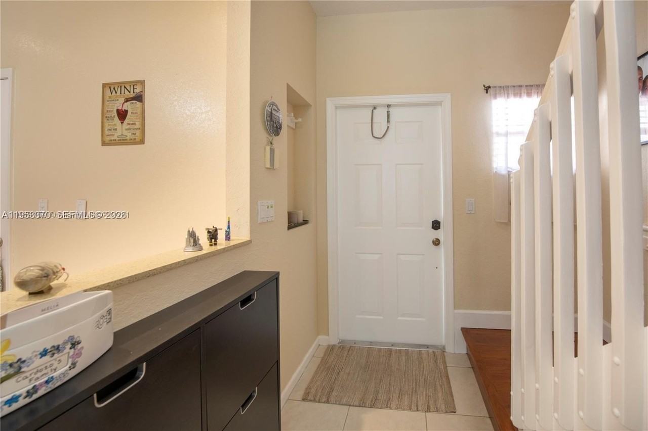 9009 Nw 54th St #9009 - Photo 4 of 27