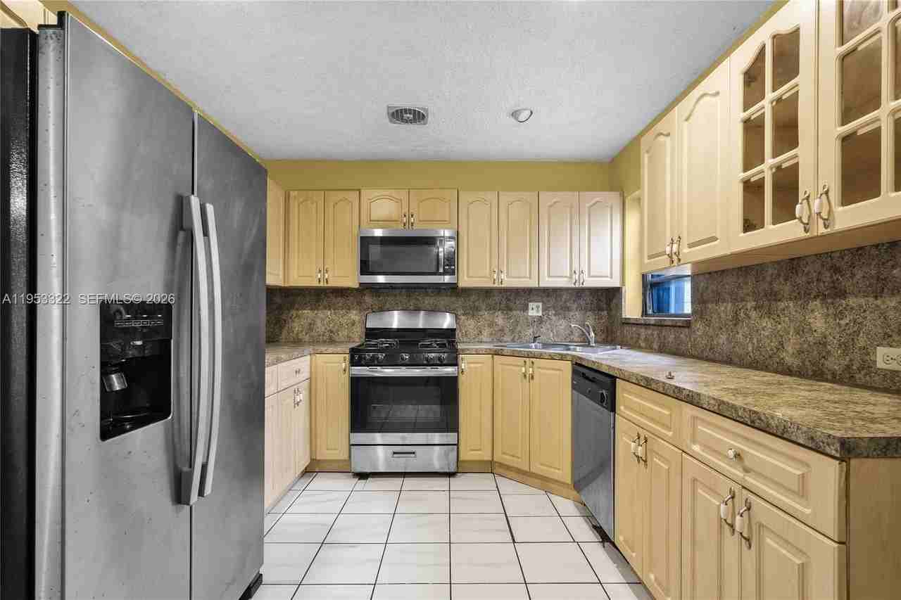 17950 Nw 6th Ct - Photo 7 of 21