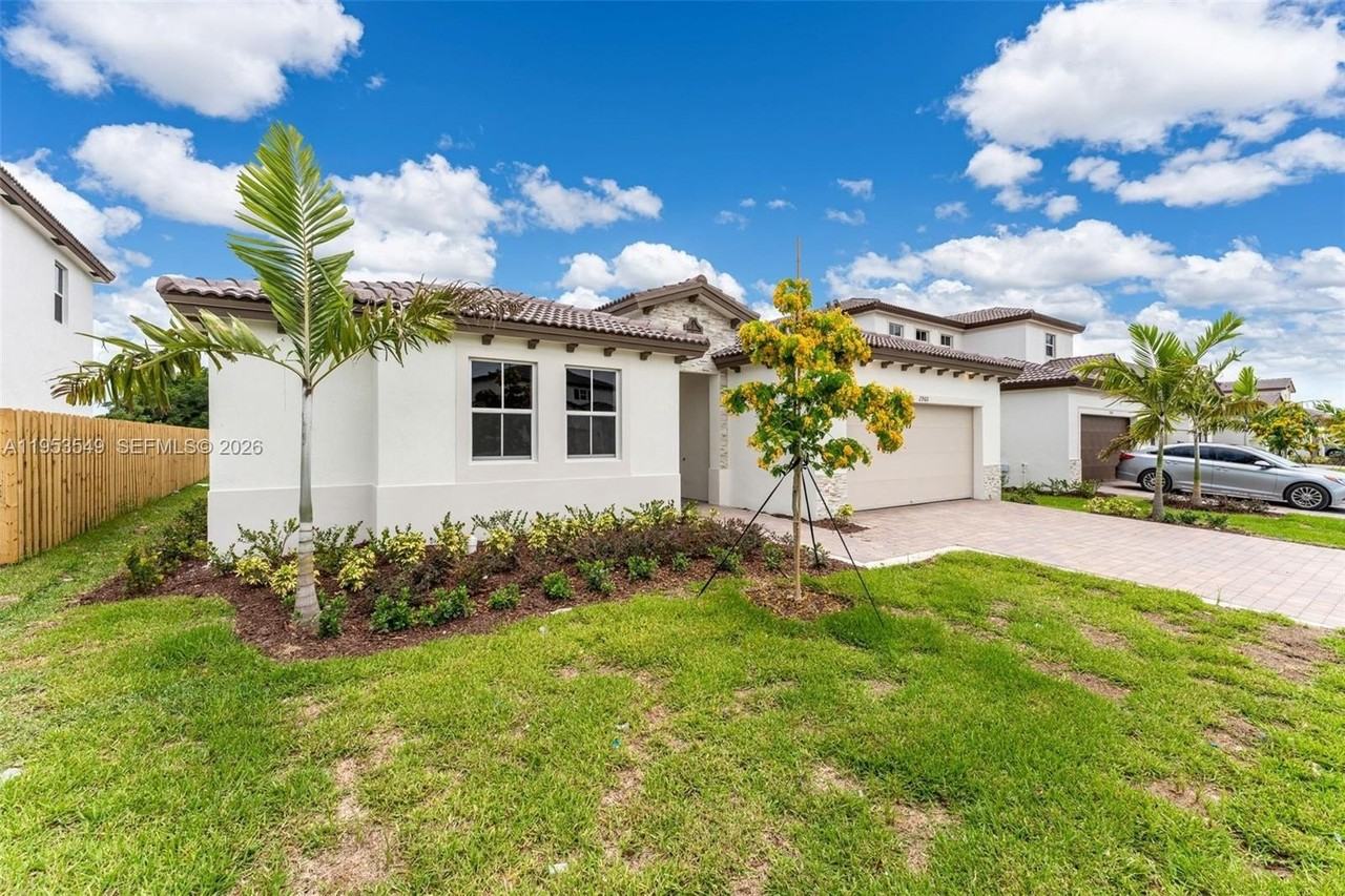 2960 Se 23rd Ave #2960 - Photo 2 of 27