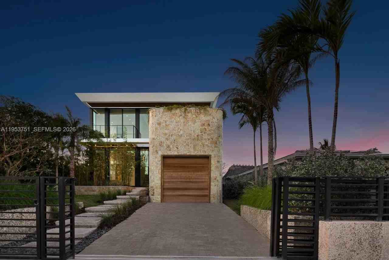 701 86th St - Photo 4 of 40