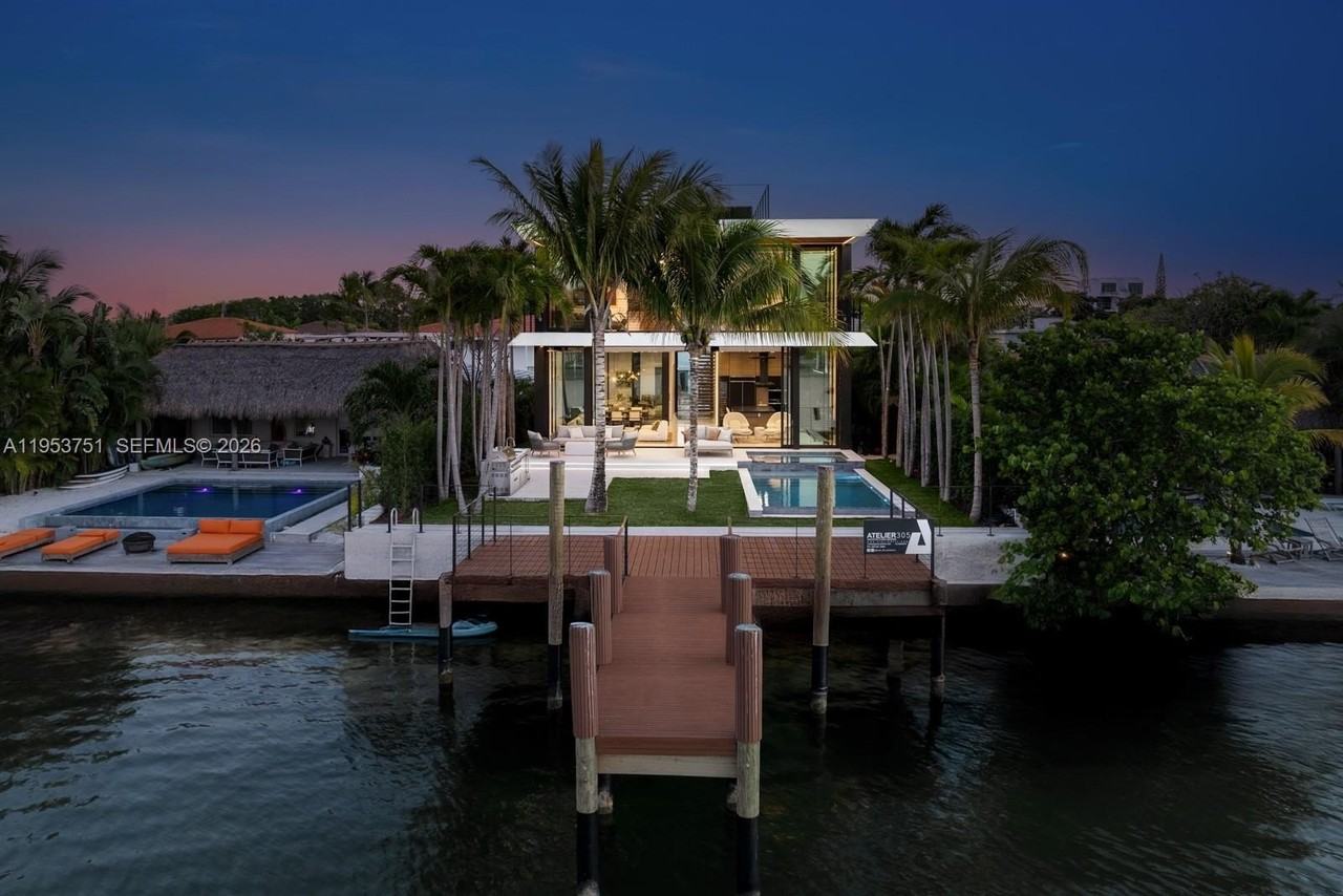 701 86th St - Photo 5 of 40