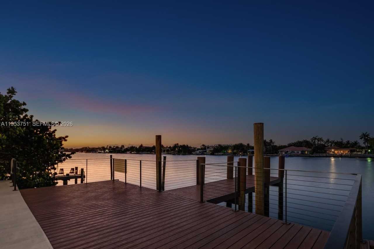 701 86th St - Photo 7 of 40