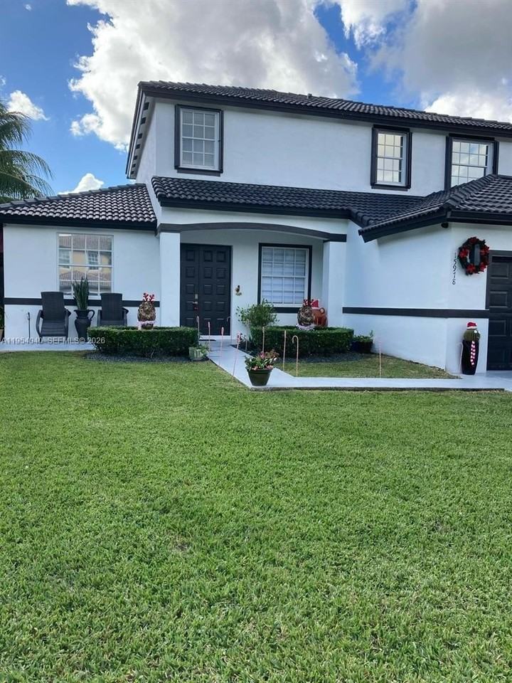 15978 Sw 148th Ter - Photo 2 of 7