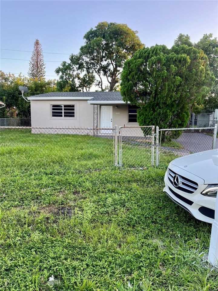 3020 Nw 17th Ct #3020 - Photo 2 of 8