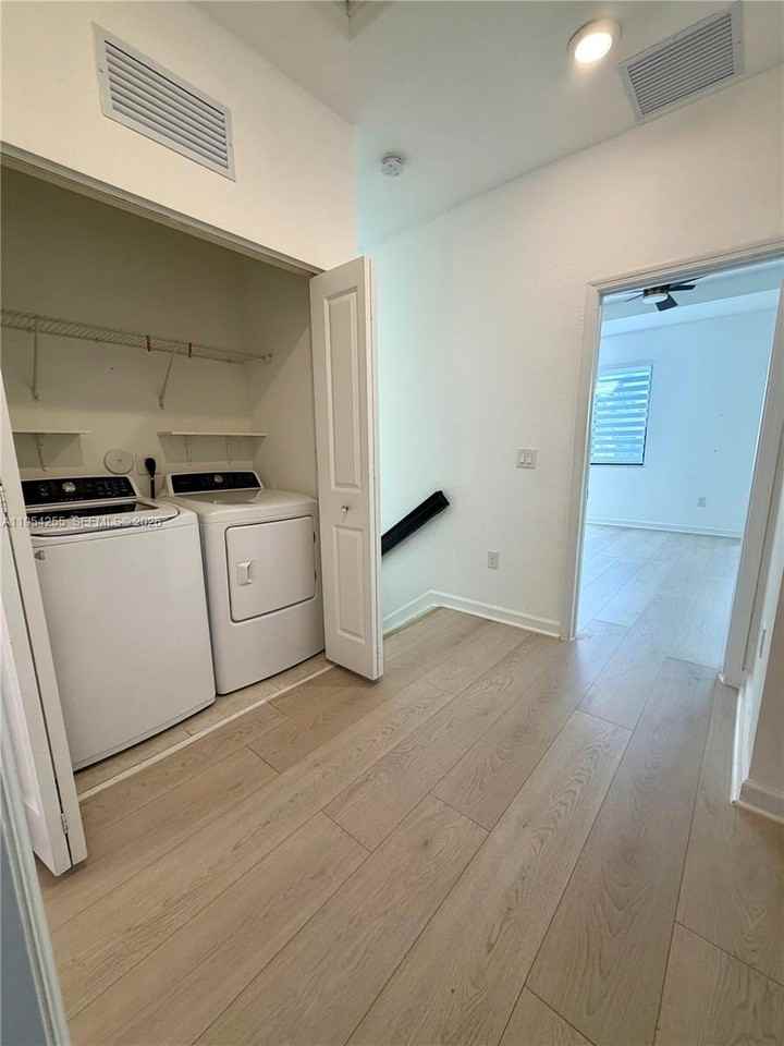 405 Ne 208th Ter #405 - Photo 2 of 37