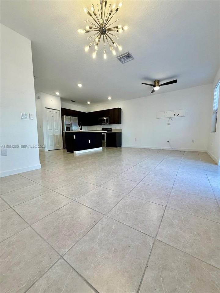 405 Ne 208th Ter #405 - Photo 3 of 37