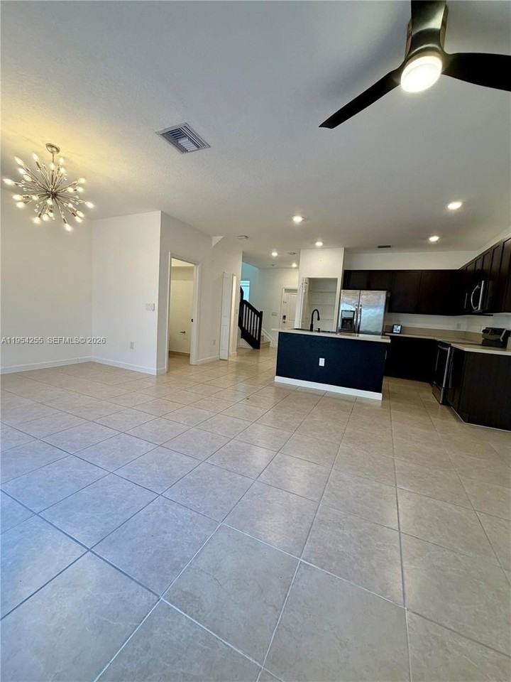 405 Ne 208th Ter #405 - Photo 6 of 37