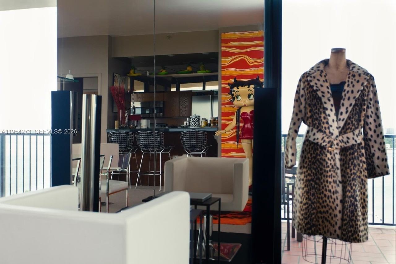 1000 Venetian Way #1501 - Photo 7 of 33