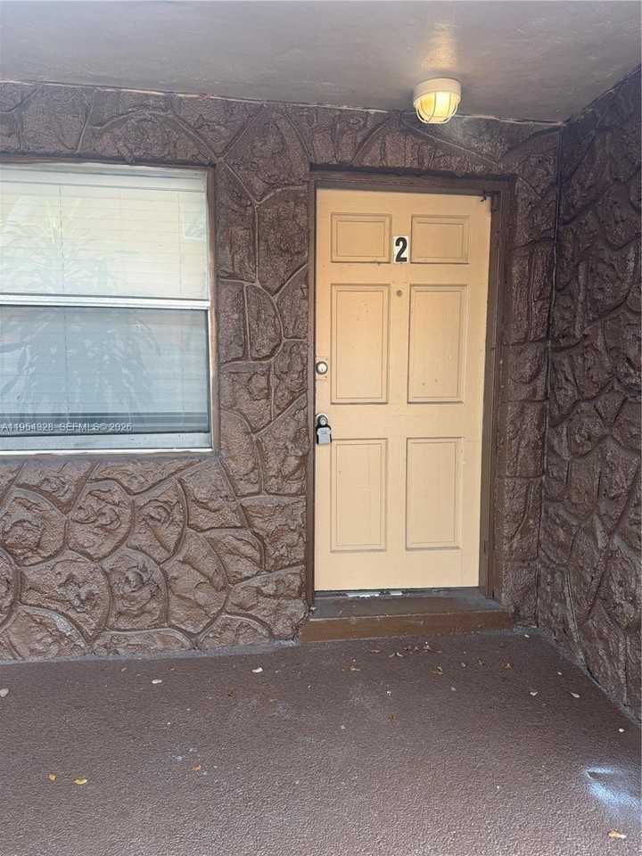 2505 Nw 13th Ct #2 - Photo 6 of 12