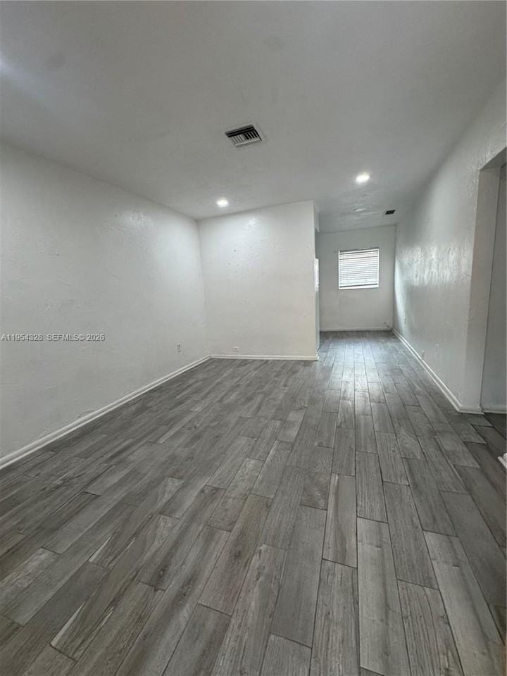 2505 Nw 13th Ct #2 - Photo 7 of 12