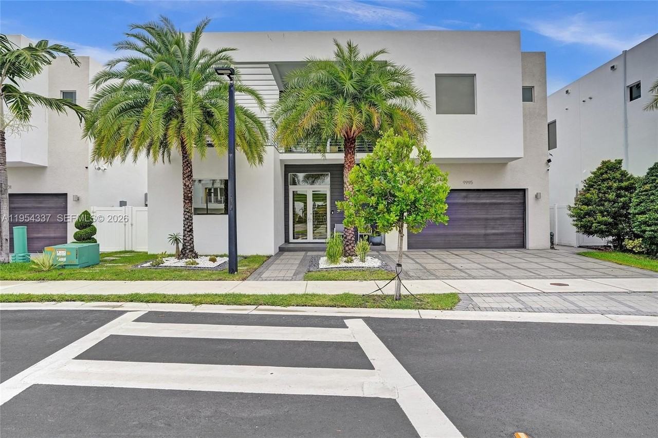 9995 Nw 75th St - Photo 2 of 50