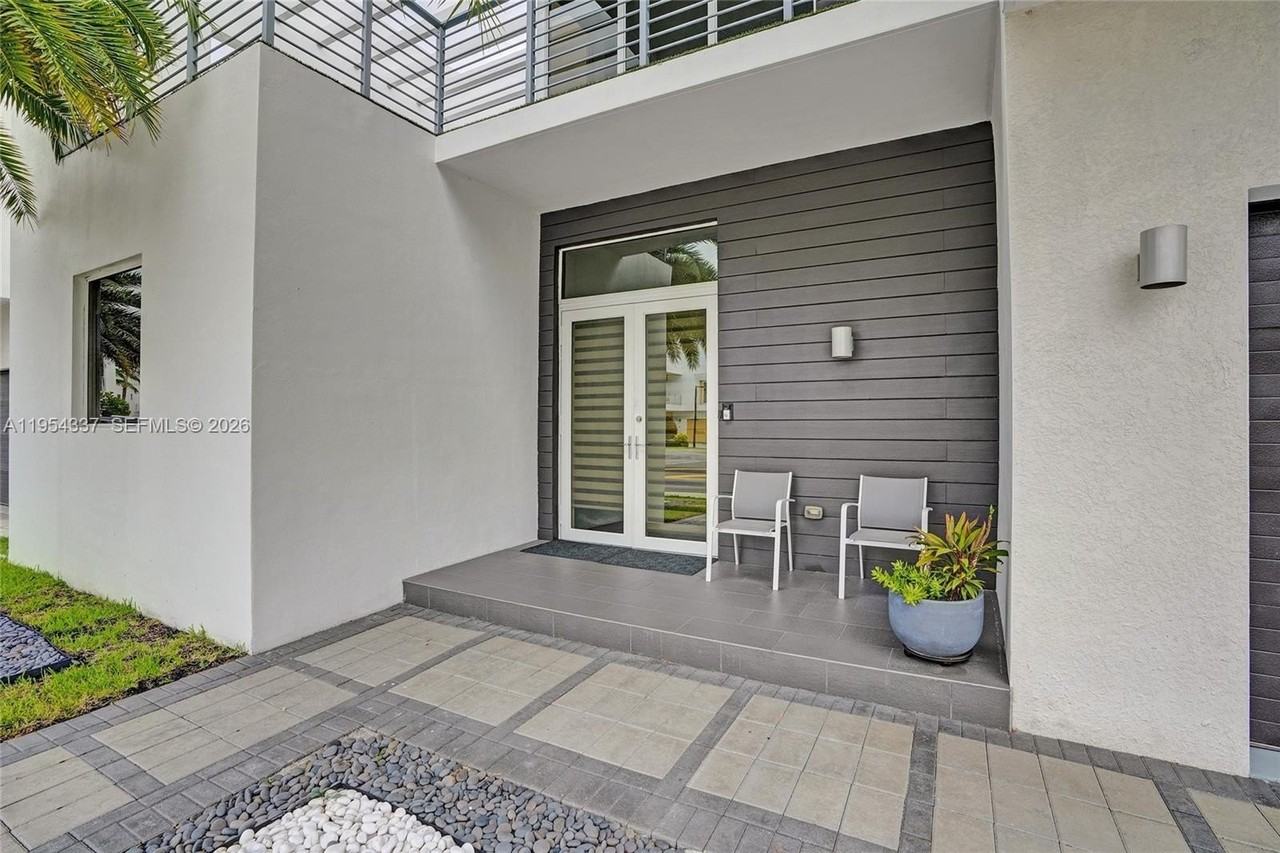 9995 Nw 75th St - Photo 4 of 50