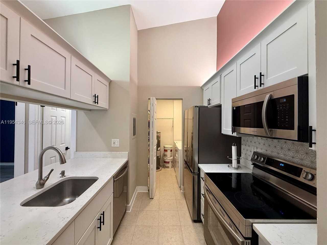 2550 N Nob Hill Rd - Photo 2 of 16