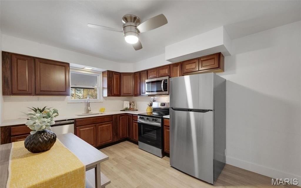 713 Avenue H - Photo 4 of 19