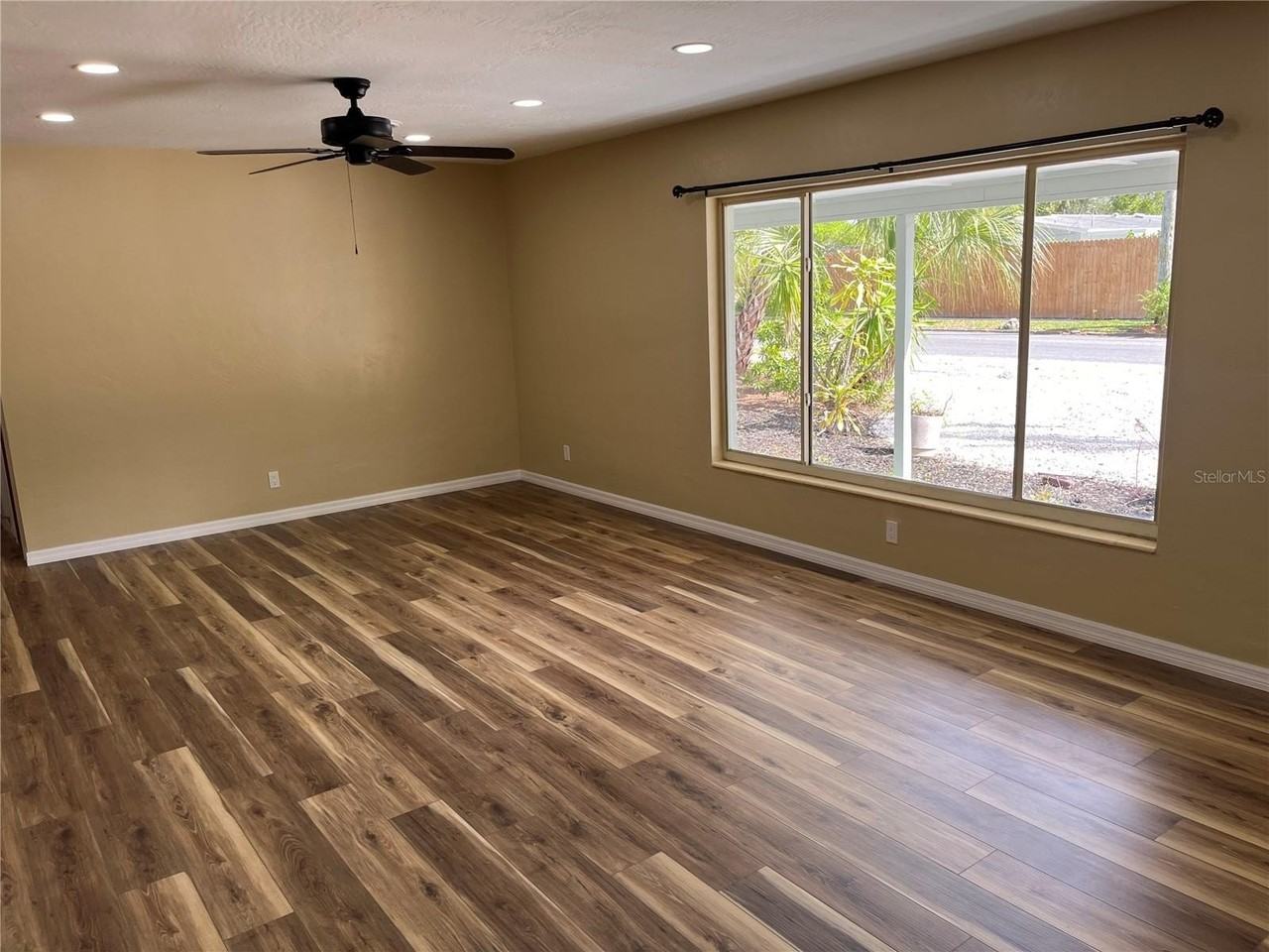 5412 Harbor Rd - Photo 2 of 20