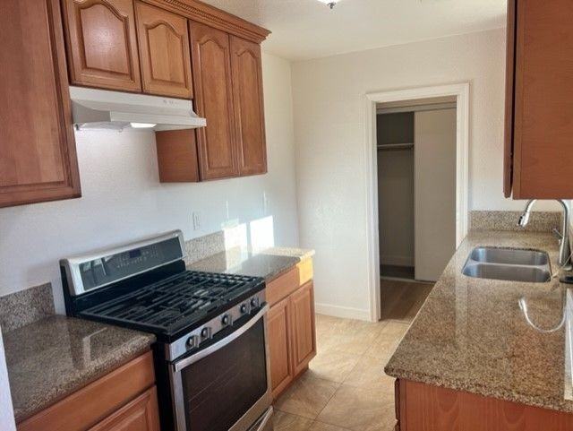 11912 Fidel Ave - Photo 3 of 12