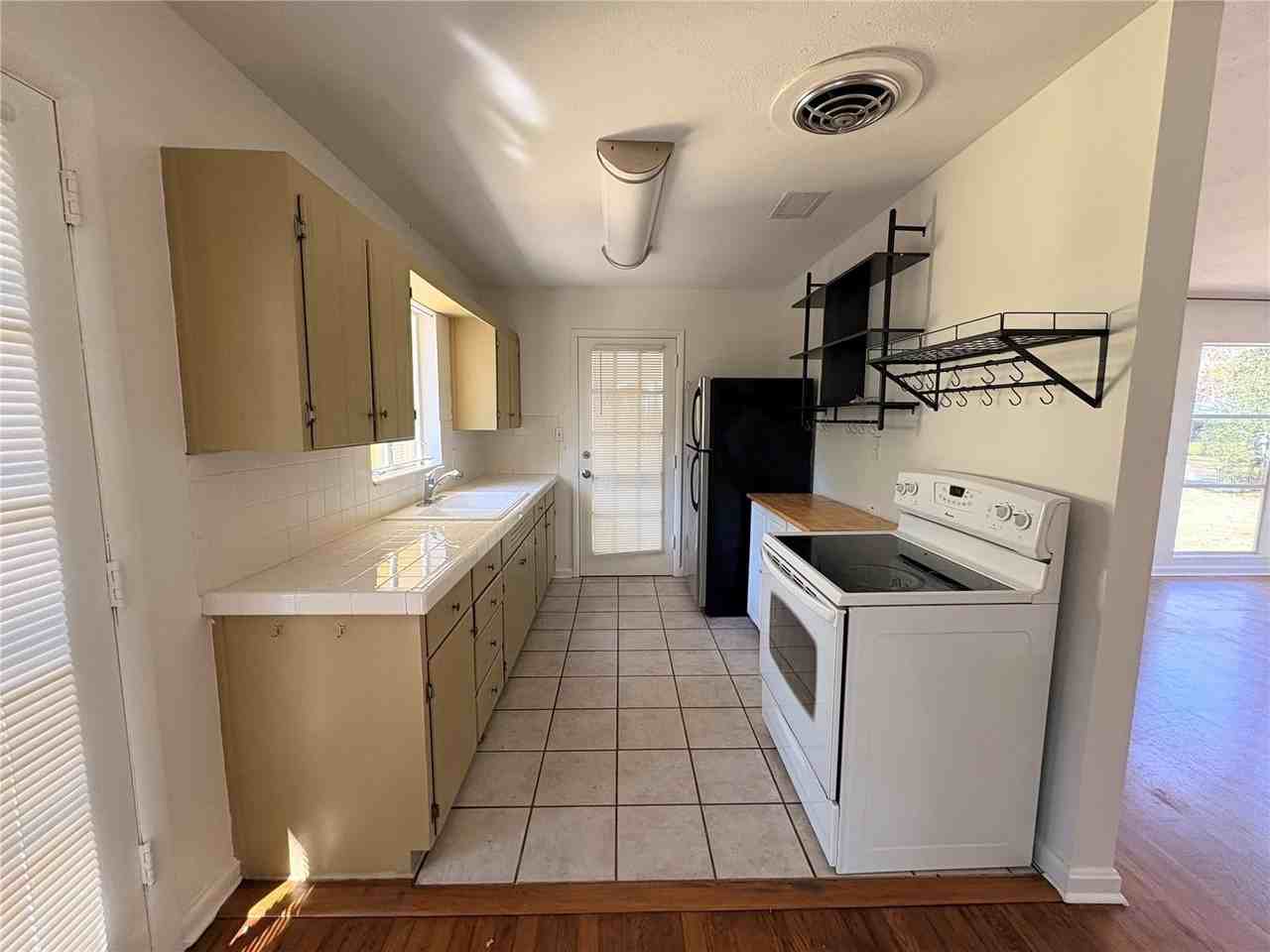 538 Nw 35th St - Photo 4 of 8