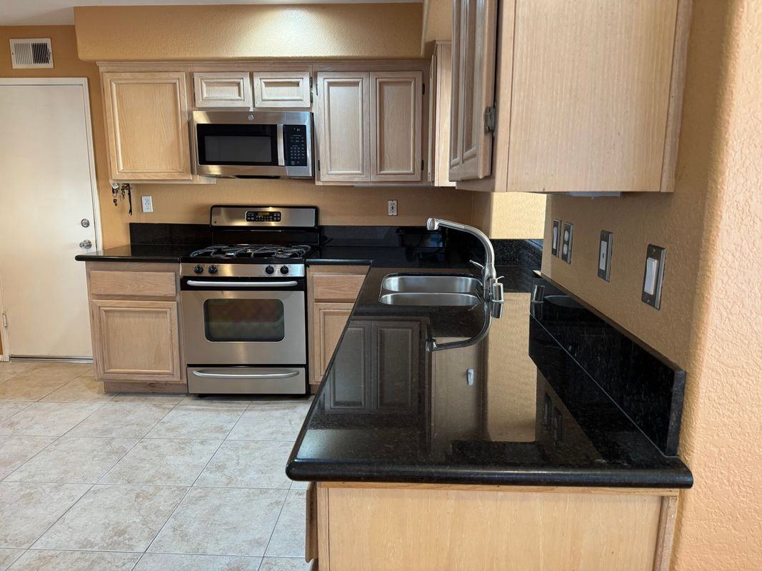 13 Channel Island St - Photo 5 of 8