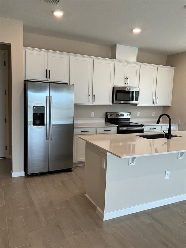 807 Ballantyne Dr - Photo 4 of 21