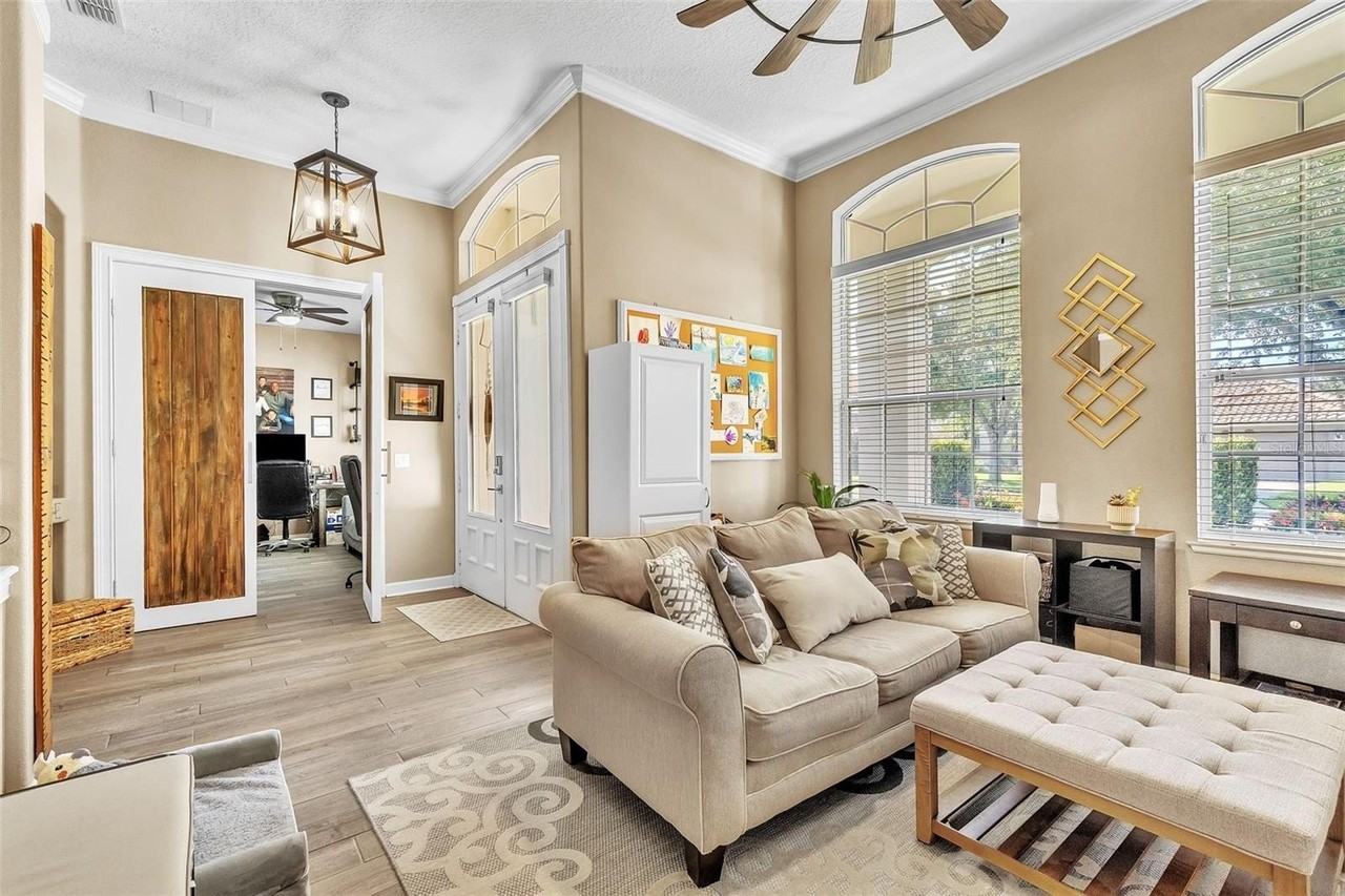 9957 Oak Quarry Dr - Photo 5 of 43